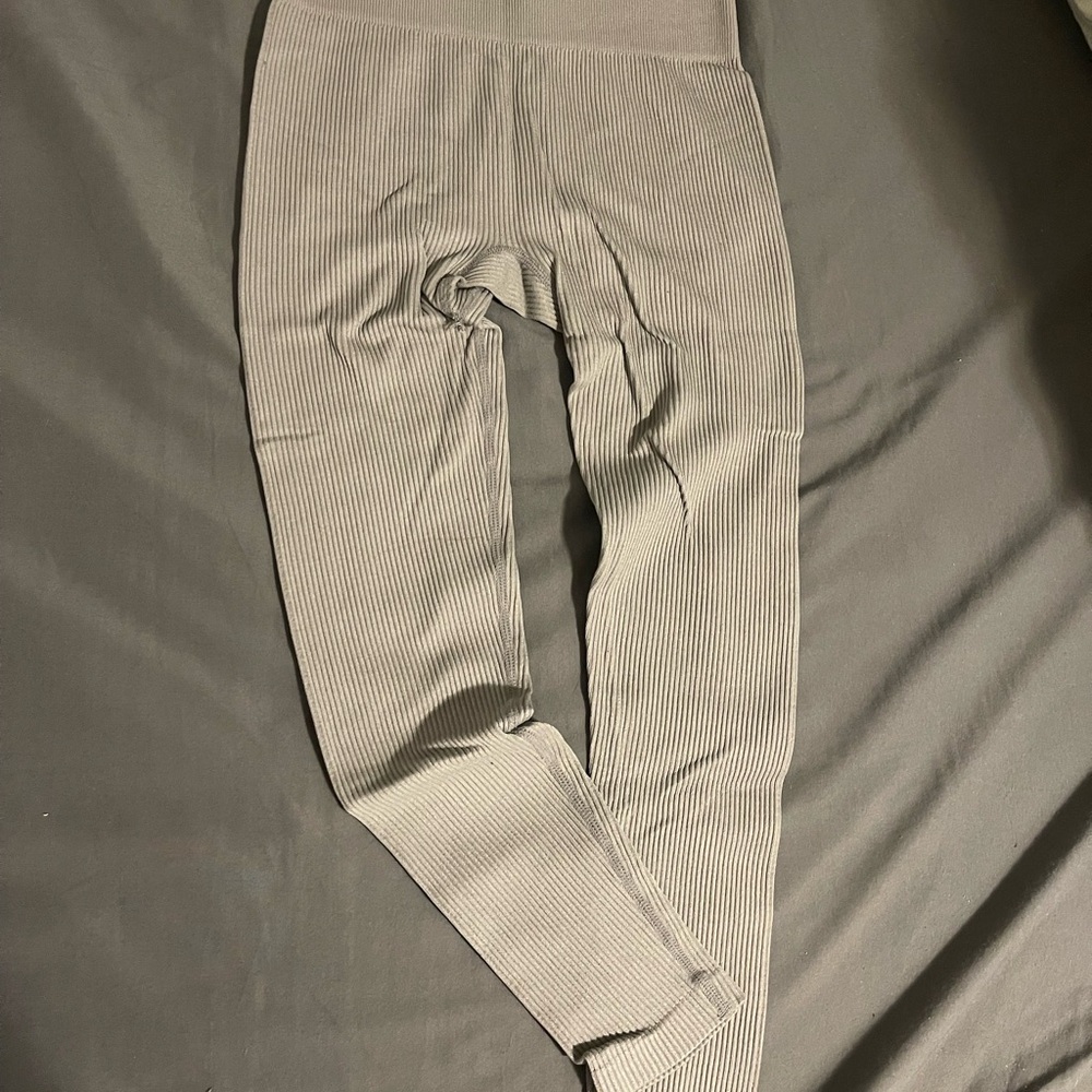 Ribbed High-Waisted Leggings